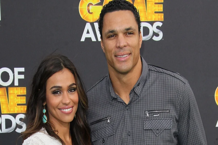 Tony Gonzalez Wife 
