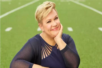 Holly Rowe Height