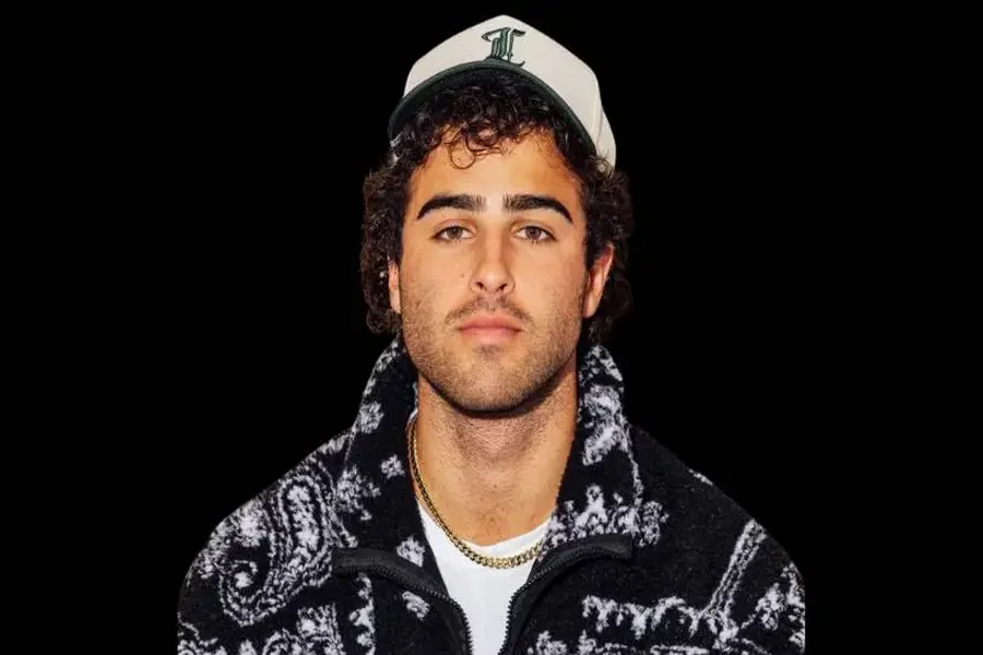 Nick Nayersina Height