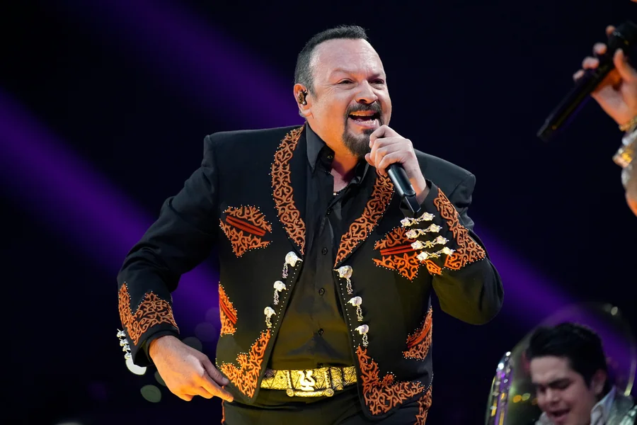 pepe aguilar Height